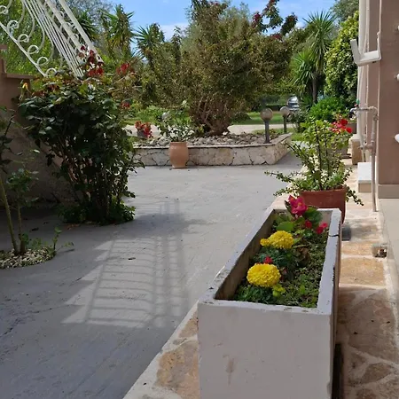 Trousas Double Roda (Corfu)