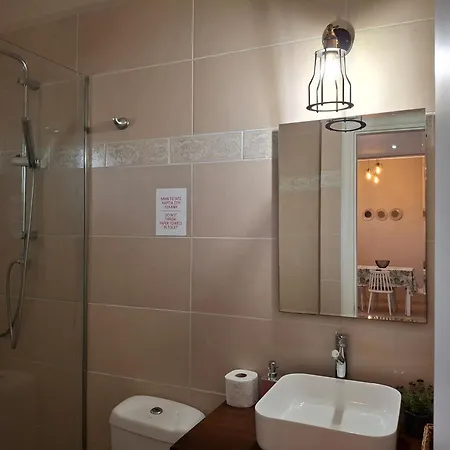 Apartment Trousas Double