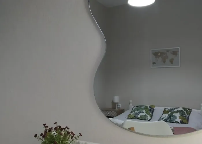 Apartment Trousas Double